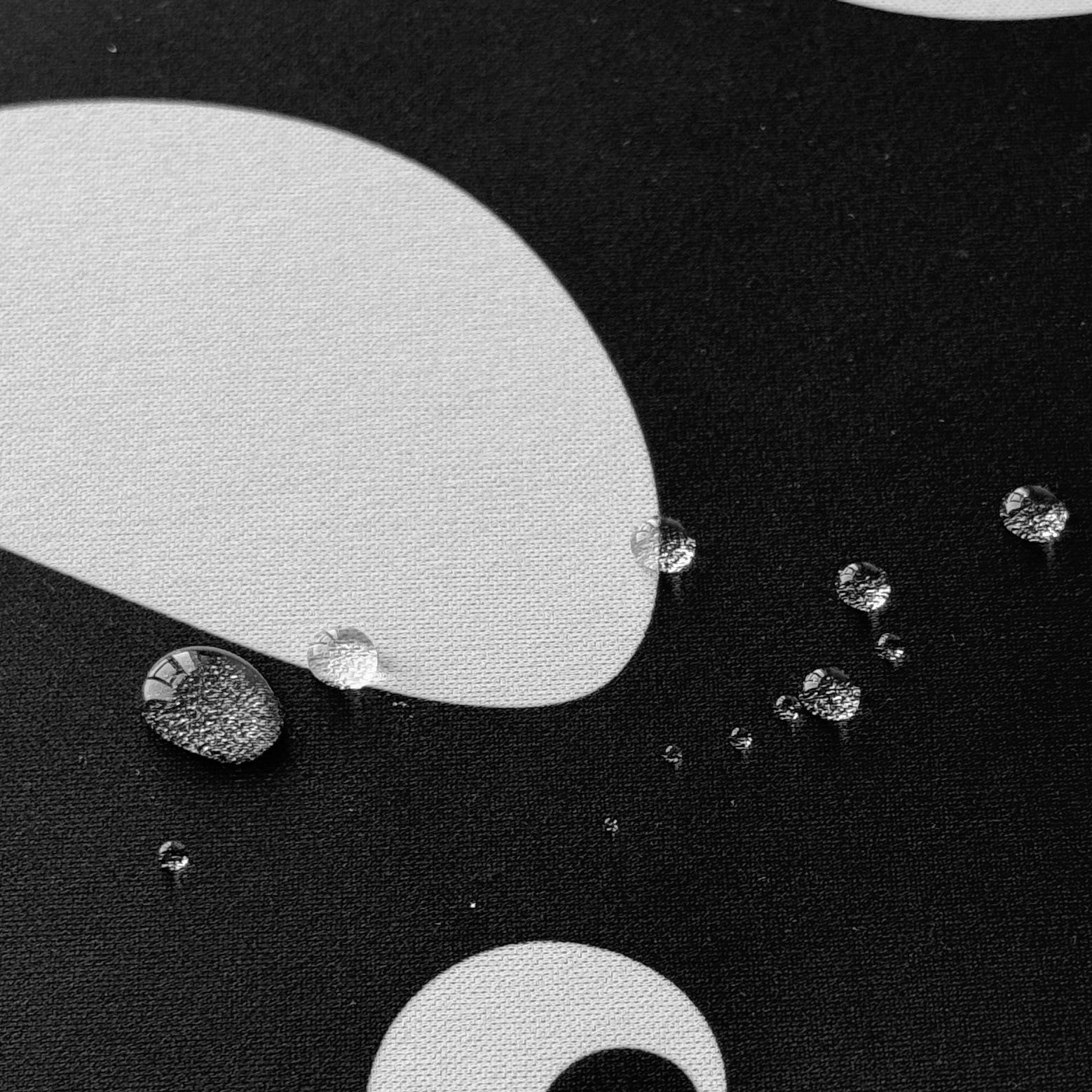 PLAYMAX PAW PRINT MOUSE MAT - BLACK